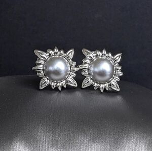 ERWIN PEARL Vintage Silver Sunburst Flower Clip On Faux Gray Pearl Earrings